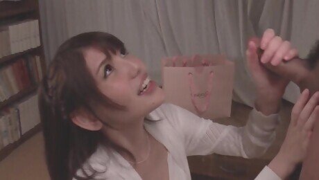 Horny Japanese woman Yua Ariga sucks lollipop like a pro, creampie shot!