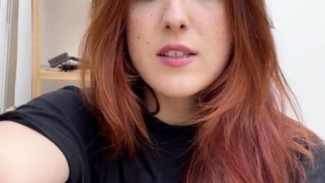 Pretty redheadmasturbation show