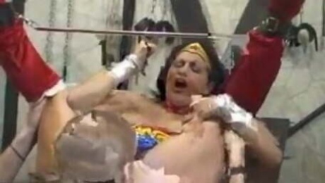 Mellie D makes a horny Wonder Woman